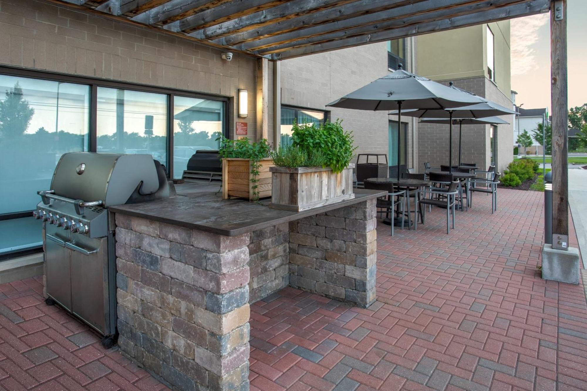 Towneplace Suites By Marriott Detroit Belleville Esterno foto