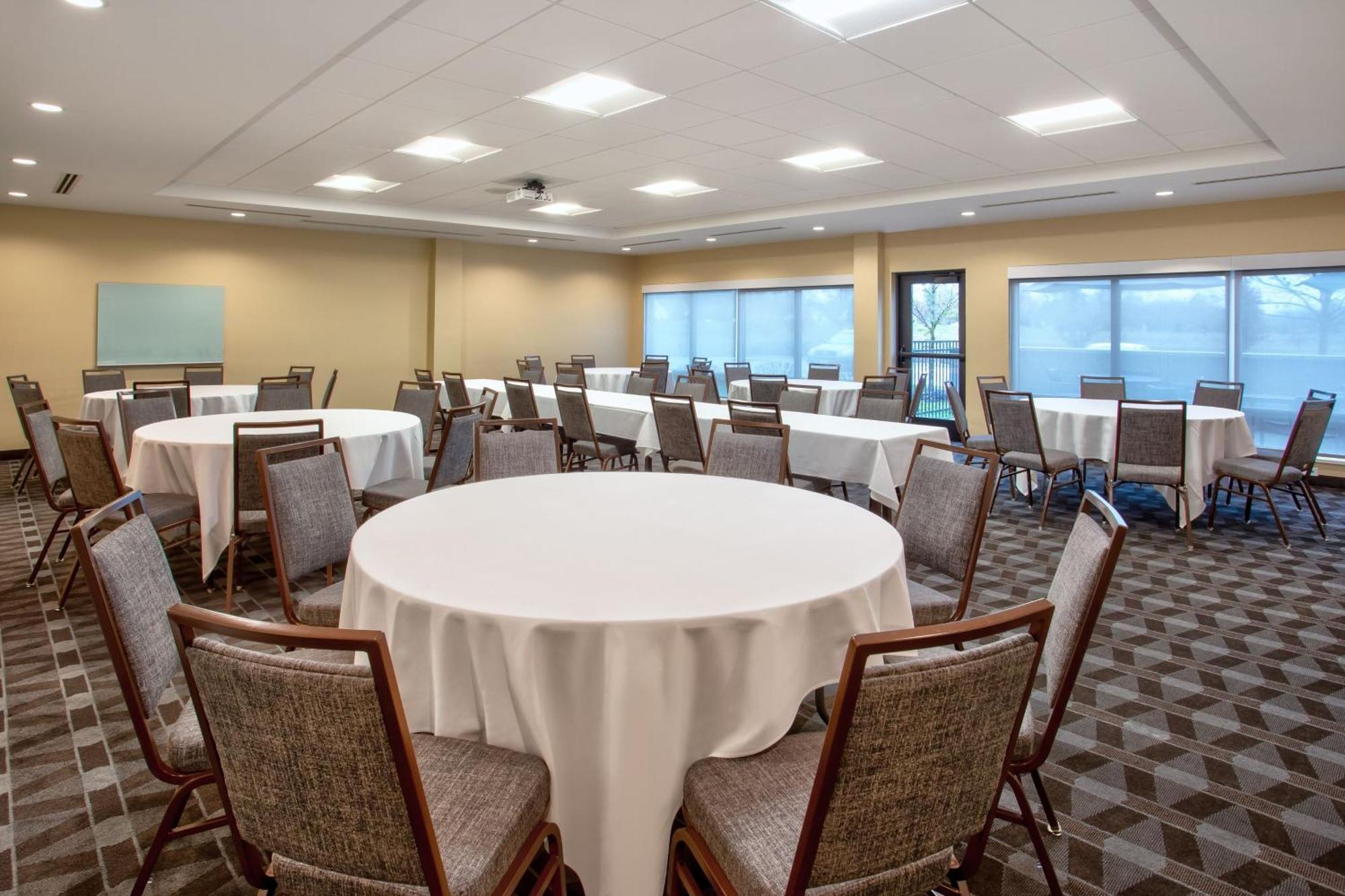 Towneplace Suites By Marriott Detroit Belleville Esterno foto