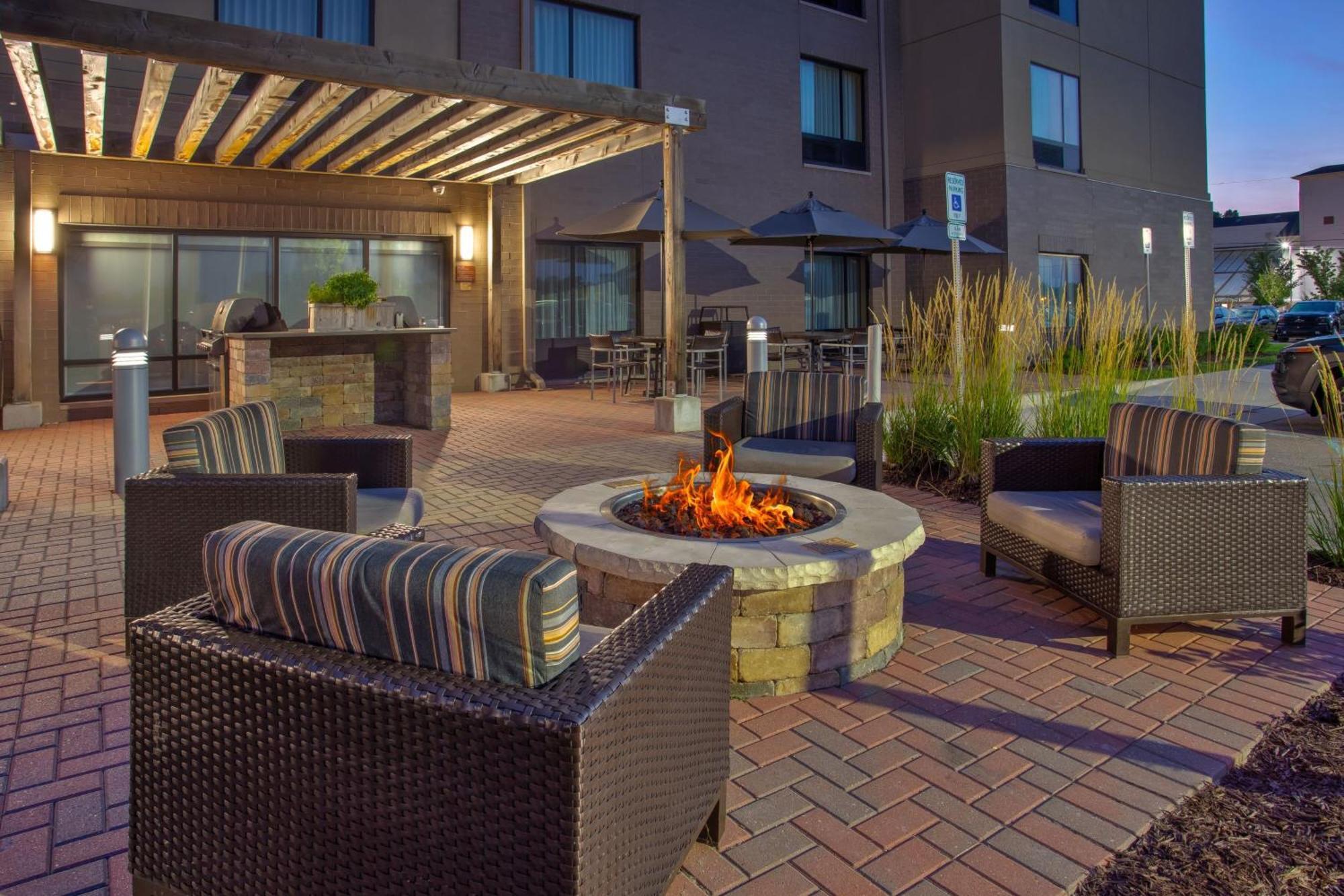 Towneplace Suites By Marriott Detroit Belleville Esterno foto